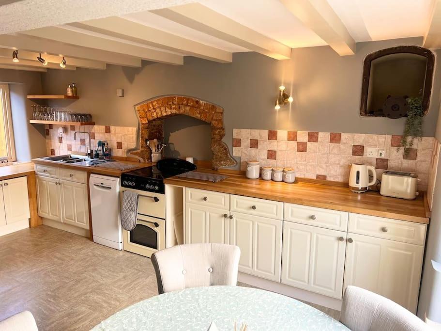 Countryside Converted Barn With Hot Tub Newton Abbot Exterior photo
